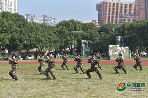 Femme-chine-combat 001