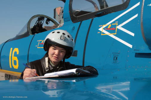 Femme_pilote_Kazakhstan_A101_L-39