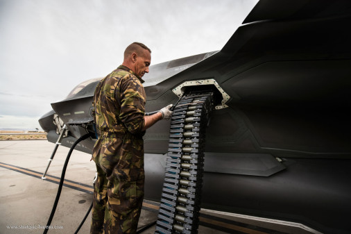 F-35A_chasseur_USA_A101_Pays-Bas_canon
