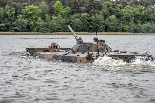 BMP-1_Pologne_A101_franchissement_tir